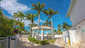 Terrace/patio - Coastal Summer Villa: Pool/Kitchen/Patio (San Juan)
