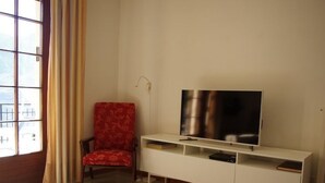 Unclassified image, 2 of 33, button - mit Pool by Interhome (Limone sul Garda)