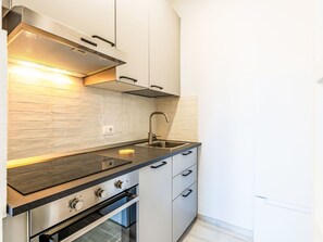 Fridge, oven, dishwasher, cookware/dishes/utensils - Casa Anna by Interhome (Sanremo)