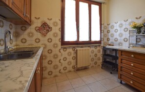 Fridge, microwave, stovetop, coffee/tea maker - Nice home in Forte dei Marmi with WiFi (Forte dei Marmi)