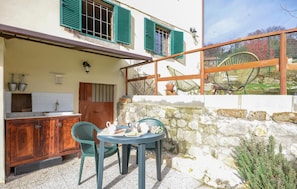 Outdoor dining - Lovely home in Casidore with WiFi (Casidore)
