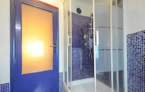 Shower - Lovely home in Casidore with WiFi (Casidore)