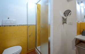 Shower - 2 bedroom pet friendly apartment in Scansano (Scansano)