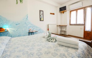 Travel cot, free WiFi - 4 bedroom lovely apartment in Pomonte (Pomonte)