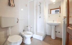 Shower - 4 bedroom lovely apartment in Pomonte (Pomonte)
