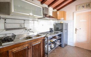 Fridge, microwave, stovetop, coffee/tea maker - 4 bedroom lovely apartment in Pomonte (Pomonte)