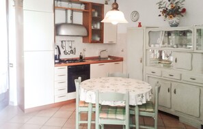Fridge, stovetop, dishwasher, coffee/tea maker - 2 bedroom stunning home in Monteverdi Marittimo (Monteverdi Marittimo)