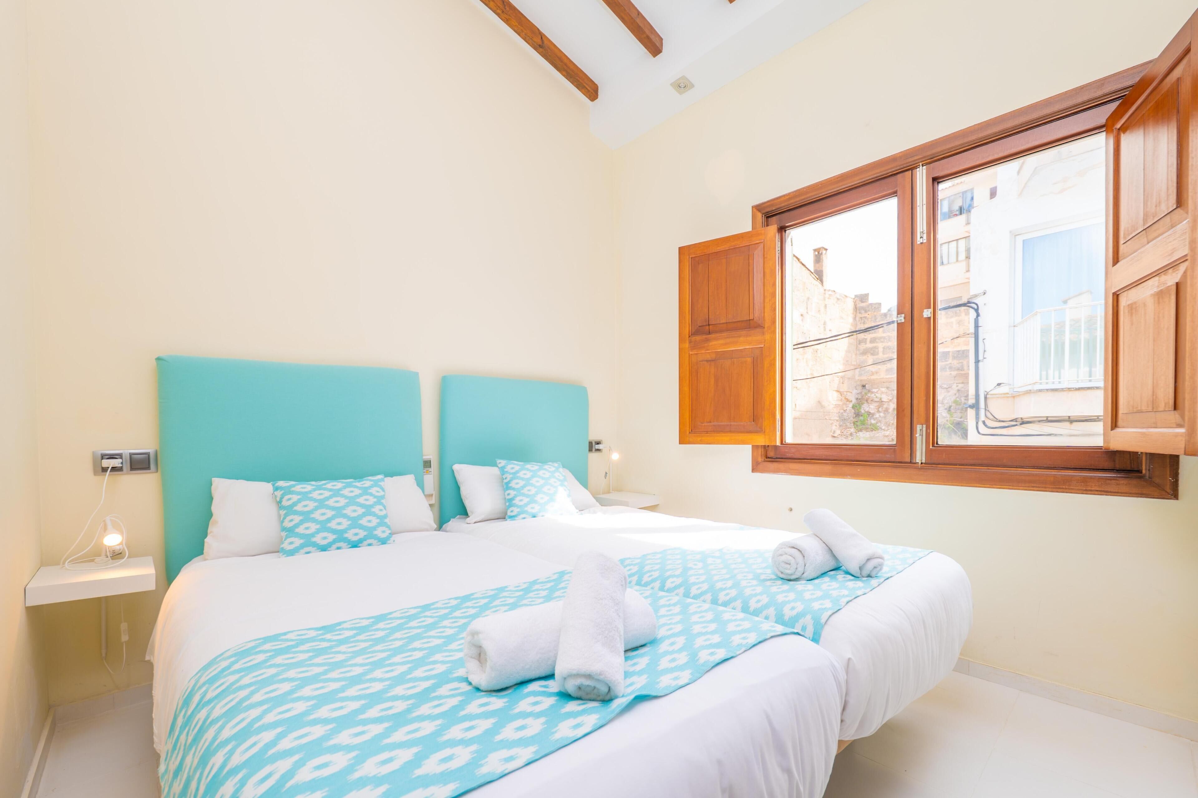 Iron/ironing board, free WiFi, bed sheets