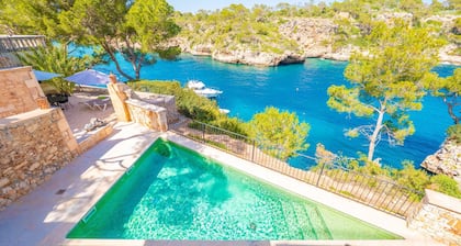 VILLA CALA FIGUERA - Villa with private pool, direct access to the sea and free Wi-Fi