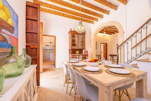 Dining - VILLA SANTANYI SUEÑO DE VERANO - Beautiful country house with private pool and free Wi-Fi (Santanyí)