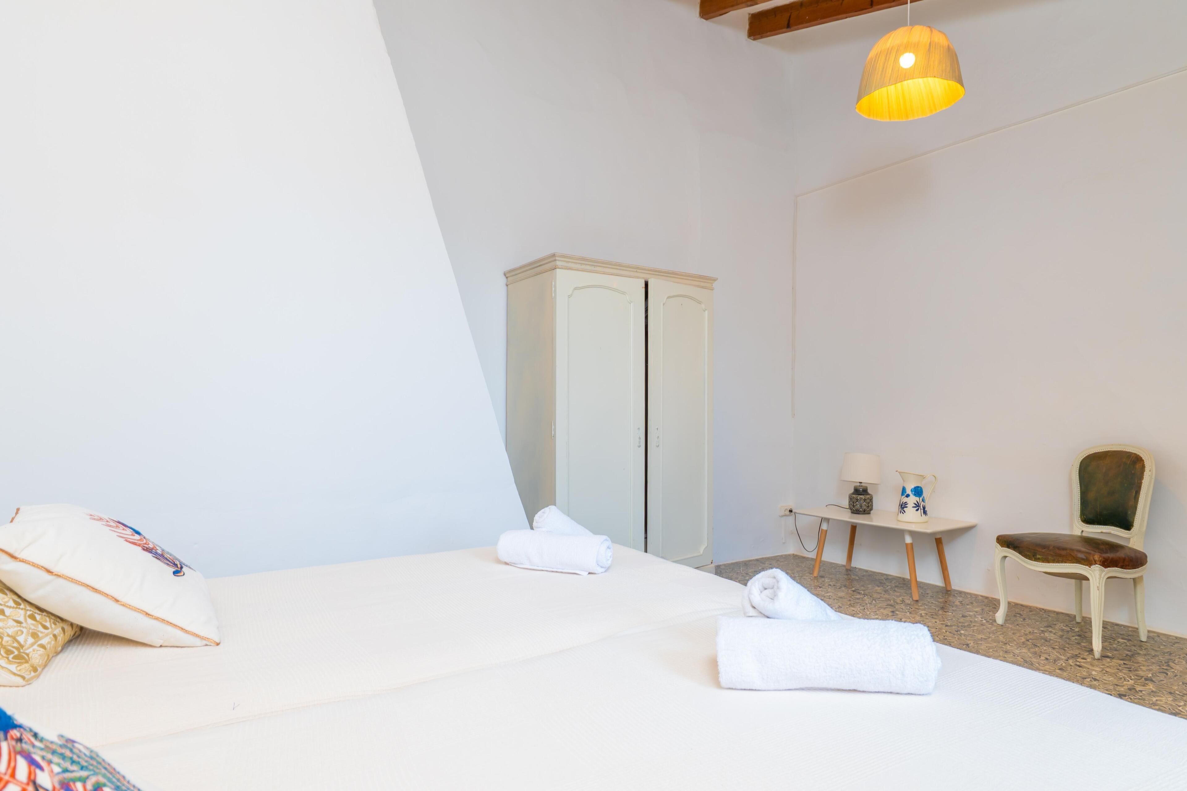 Free WiFi, bed sheets