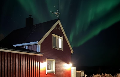 4 bedroom awesome home in Indre Billefjord