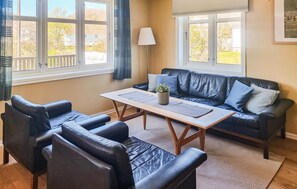 TV, fireplace - 2 bedroom stunning home in Lindesnes (Lindesnes)