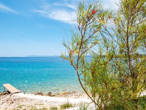 Beach - Sunset Paradise, Fluchtvilla in privater Oase by Interhome (Lovište)