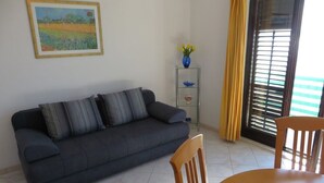 TV - Gemütliche Ferienwohnung in Strandnähe by Interhome (Drašnice)