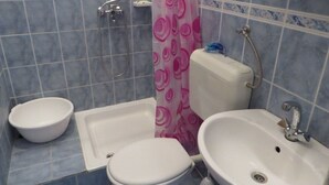 Bathroom - Gemütliche Ferienwohnung in Strandnähe by Interhome (Drašnice)