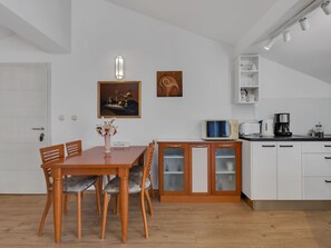 Dining - Fewo mit gemeinschaftlichem Pool by Interhome (Drašnice)