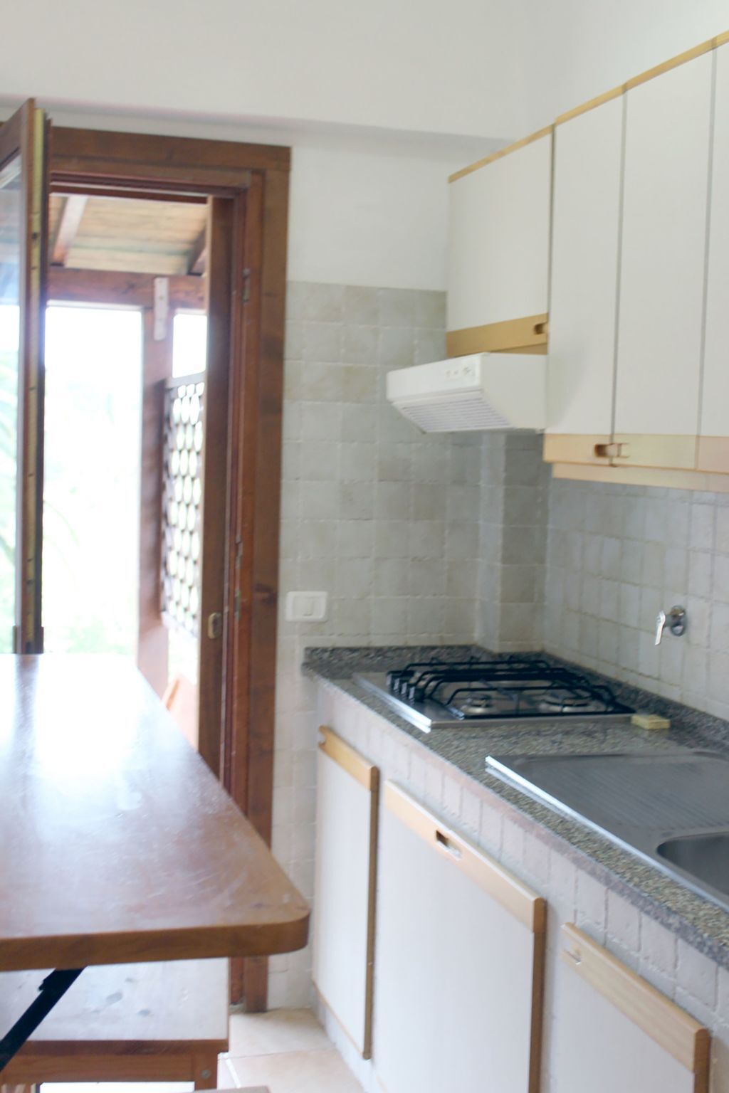 Fridge, cookware/dishes/utensils