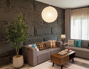 Living area - District 1's Serene Sanctuary,  2Bedrooms (3beds), 2WCs, Sky pool, Gym (Thành phố Hồ Chí Minh)