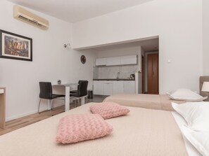 Room - Studio apartment Nina by Interhome (Bast)