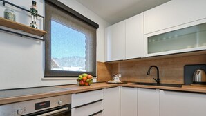 Kühlschrank, Mikrowelle, Ofen, Geschirrspüler
