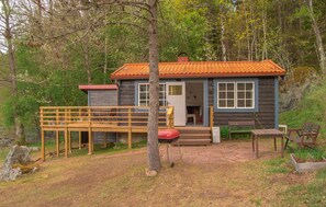 Exterior - Beautiful home in Bålsta with lake view (Bålsta)