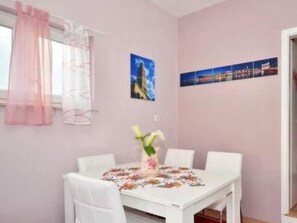 Dining - Charmante Wohnung La-Le by Interhome (Podstrana)