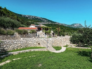 Unclassified image, 2 of 51, button - in Kaštel Lukšić mit großer Terrasse und Bergblick by Interhome (Kaštel Lukšić)