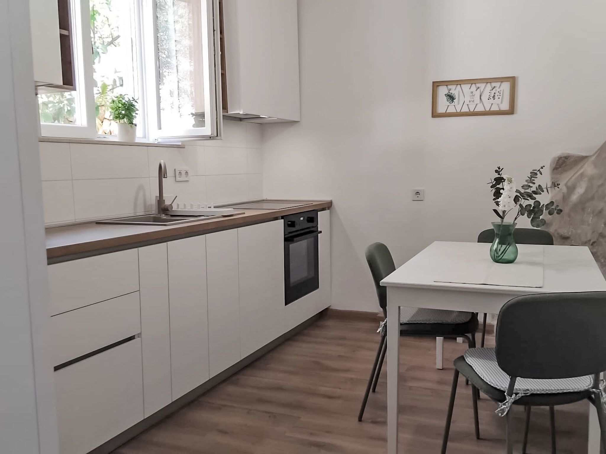 Kühlschrank, Ofen, Kochgeschirr/Geschirr/Besteck