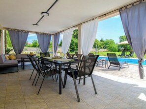 Outdoor dining - Villa Ondine by Interhome (Pula/Manjadvorci)