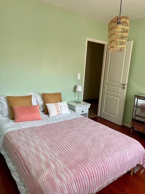 Iron/ironing board, travel cot, WiFi, bed sheets - House with pool (Le Teich)