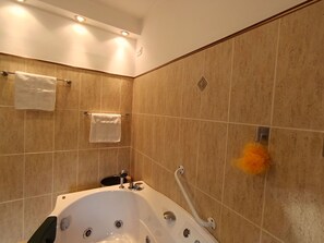 Towels - Geräumiges Ferienhaus mit kleinem Garten, nur fünf Gehminuten vom bekannten Bas by Interhome (Sarajevo)