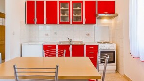 Fridge, oven, cookware/dishes/utensils - House Cukon by Interhome (Medulin)