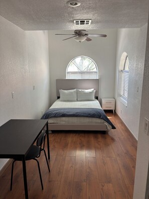 3 bedrooms, iron/ironing board, free WiFi, bed sheets - Peaceful 3BR Away from the Noise (Las Vegas)