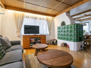 TV - Family Lodge in Kirchberg, 300m to the ski lift (Kirchberg in Tirol)