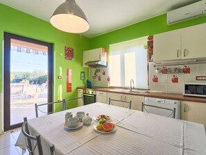 Private kitchen - Villa Aldo with private pool by Wiibuk by Interhome (Barbariga)