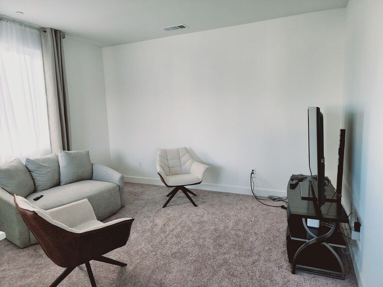 Beautiful 3-bedroom House With Ac In Charming Visalia - 비살리아