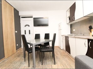 Kühlschrank, Kochgeschirr/Geschirr/Besteck