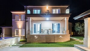 Terrace/patio - Villa Maxima by Interhome (Bokordici)