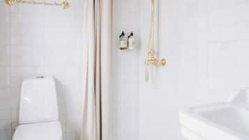 Deluxe Double Room, Sea View | Bathroom