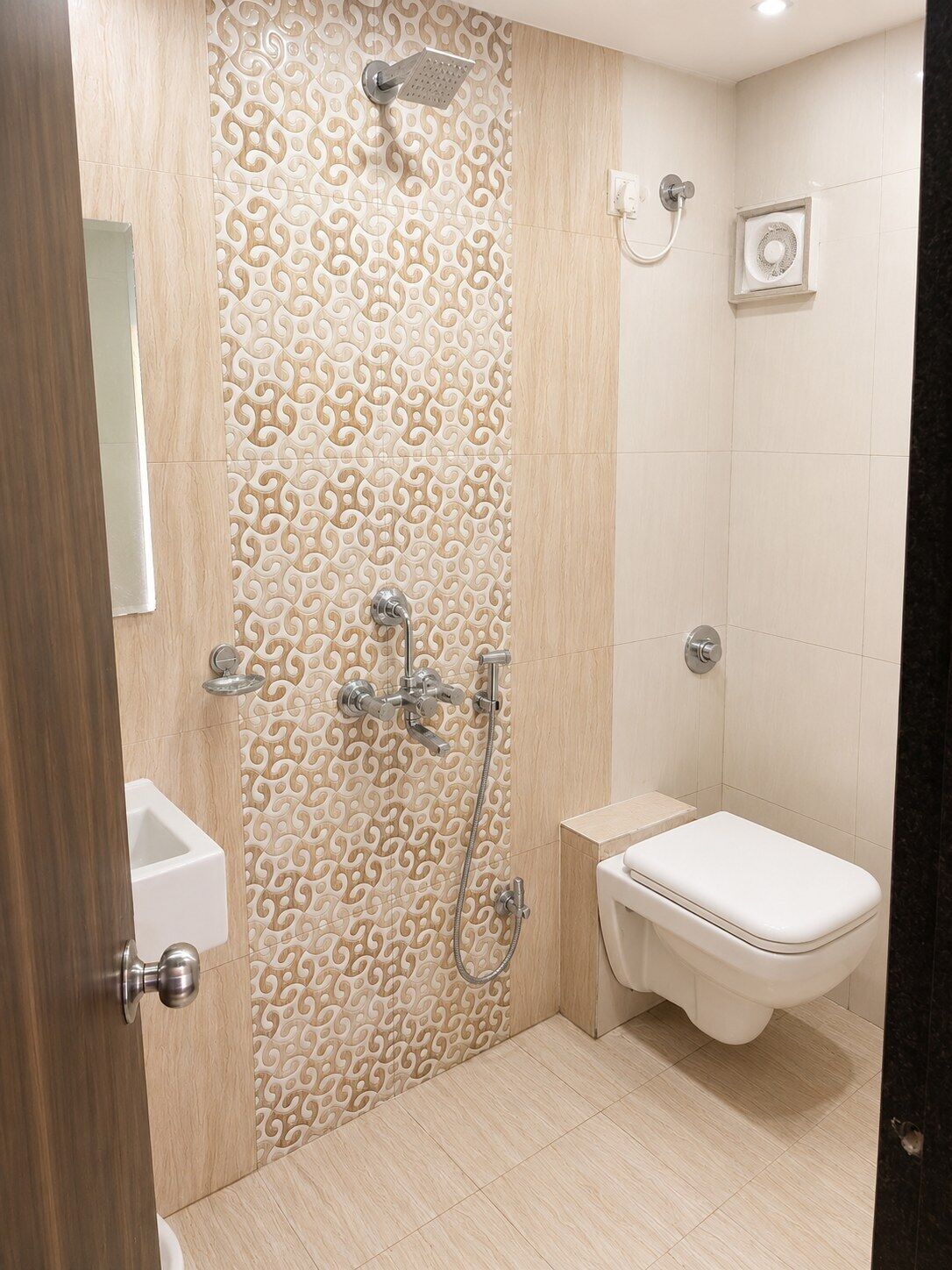 Deluxe Double Room | In-room safe, desk, laptop workspace, free WiFi