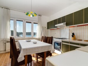 Unclassified image, 5 of 29, button - Geräumige Wohnung Lory mit Meerblick by Interhome (Bokordici)