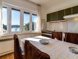 Unclassified image, 2 of 29, button - Geräumige Wohnung Lory mit Meerblick by Interhome (Bokordici)
