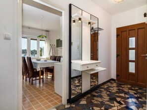 Dining - Geräumige Wohnung Lory mit Meerblick by Interhome (Bokordici)
