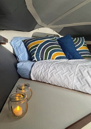 WiFi, bed sheets