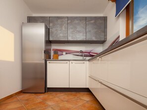 Fridge, microwave, oven, dishwasher - Mirjana mit eingezäuntem Garten by Interhome (Pula/Banjole)