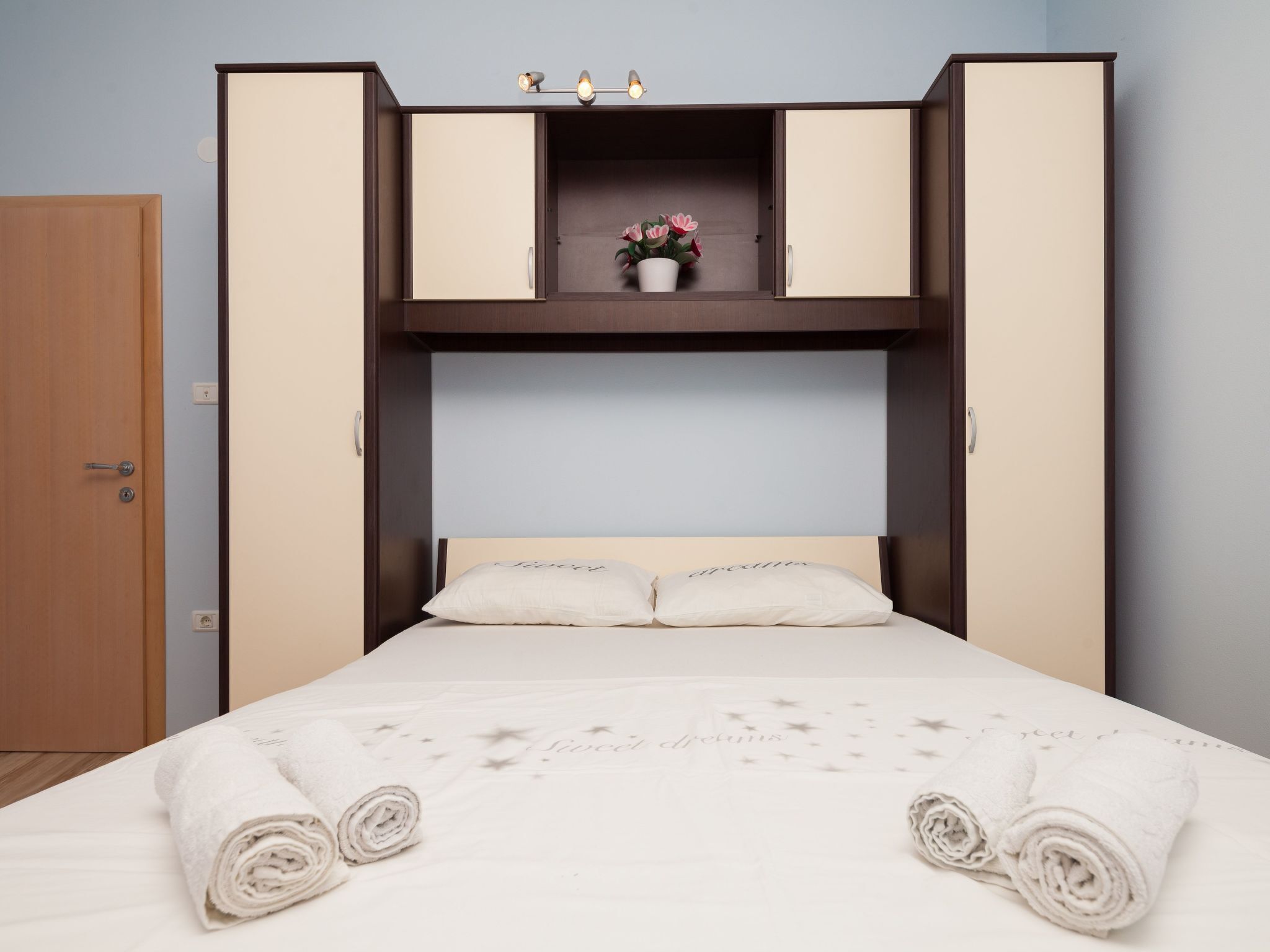 9 chambres, accès à Internet