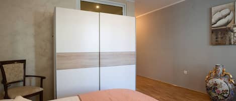 3 bedrooms, Internet