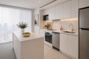 Private kitchen - Modern 1BR Suite in Downtown Toronto. Near Dining, Transit & Attractions! (Toronto)