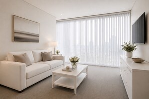 Living area - Modern 1BR Suite in Downtown Toronto. Near Dining, Transit & Attractions! (Toronto)